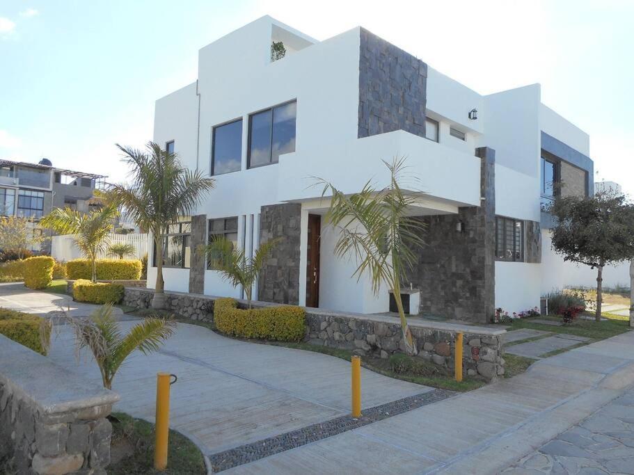 Hermosa Casa En Orilla Del Lago -Zona De Villedos- San Cristobal Zapotitlan エクステリア 写真